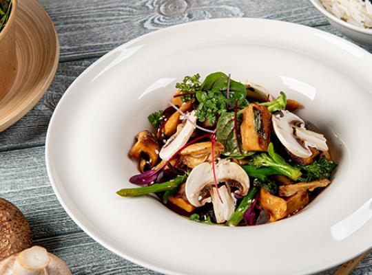 Jarní ragů s brokolicí a bramborovými nočky a GARDEN GOURMET® VEGANSKÝMI NUDLIČKAMI