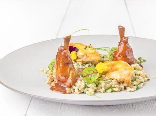 Prso z jarního kuřete sous vide, petrželkové risotto