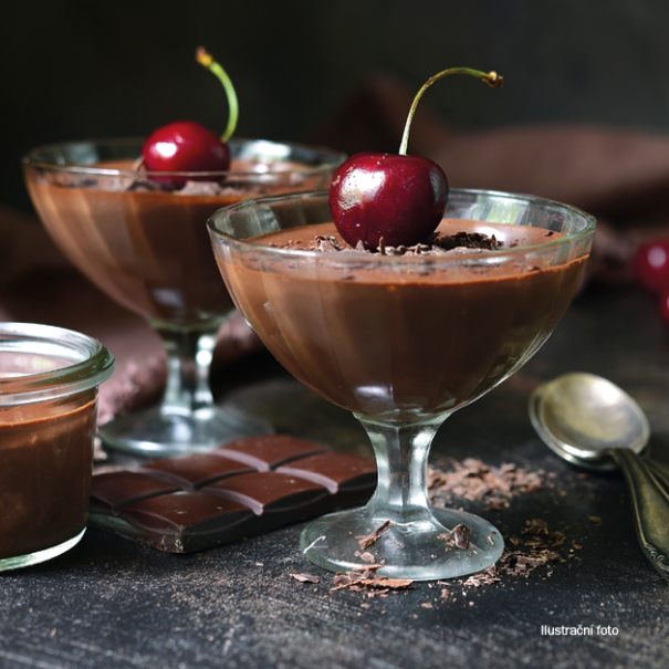 panna cotta s višňovým coulis