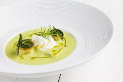 Polévka z restovaných cuket a krémového sýru