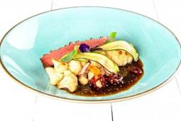 Salát z pečeného květáku, kachní prsa v teriyaki omáčce