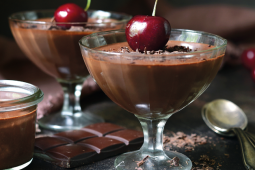 panna cotta s višňovým coulis