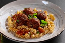 Garden Gourmet® kuličky v rajčatové omáčce s marinara fusilli