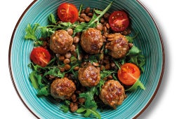 lehky_salat_z_cocky_rostlinne_kulicky