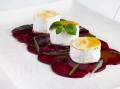 Carpaccio z červené řepy s kozím sýrem