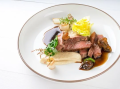 Entrecôte, pyré z černého kořene, kapusta, glazované šalotky, madeira sauce