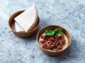 Veganské mleté s bílým tahini a čerstvými bylinkami