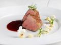 Steak z vepřové panenky s omáčkou z černého piva a karamelu