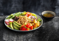 Niçoise bowl s avokádem a provensálským olejem