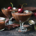 panna cotta s višňovým coulis