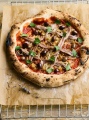 Neapolská pizza s ančovičkami a bylinkami